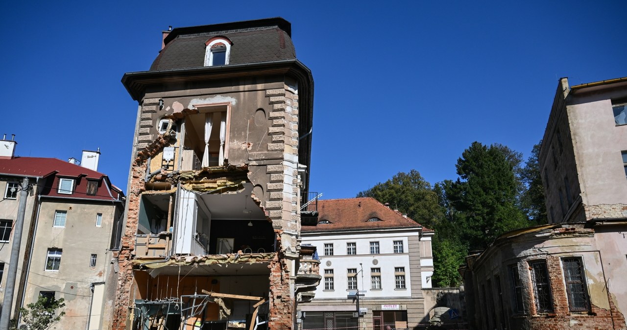 Uszkodzone domy, mosty i szkoły. Są wstępne raporty ws. strat po powodzi