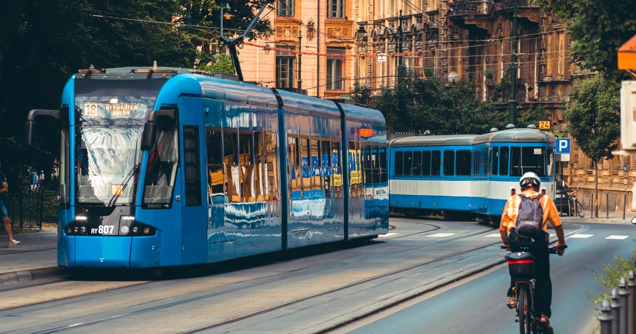 Bezpłatna komunikacja miejska w Krakowie i Tarnowie. Pociągi regionalne za złotówkę