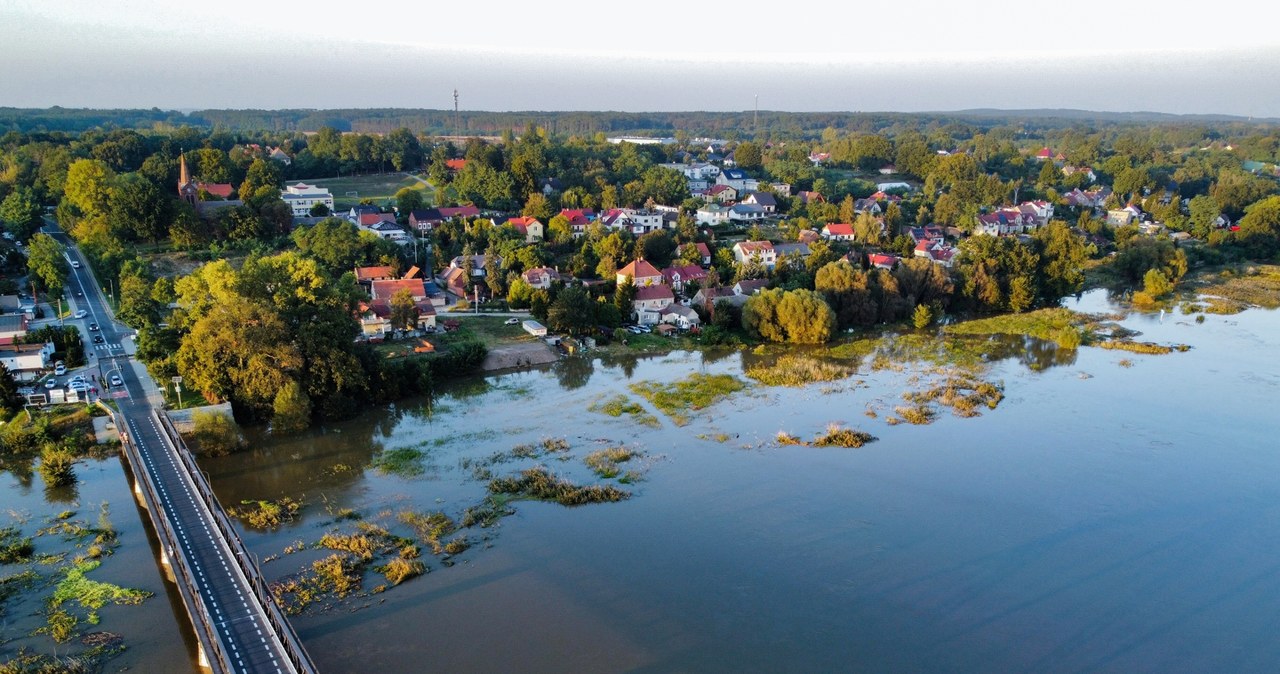 Zakaz lotów nad korytem Odry. Apel straży pożarnej