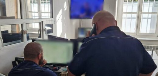 Zaczęła rodzić w aucie na autostradzie. Pomogli policjanci