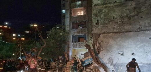 Rosyjski atak na Charków. Bomby spadły na blokowisko, są zabici