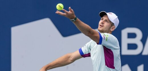 100 euro za asa. Hubert Hurkacz będzie serwował dla powodzian