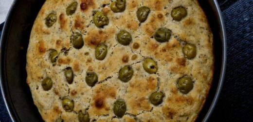 Autentyczna włoska focaccia w polskiej kuchni. Receptura na chrupiący i puszysty wypiek