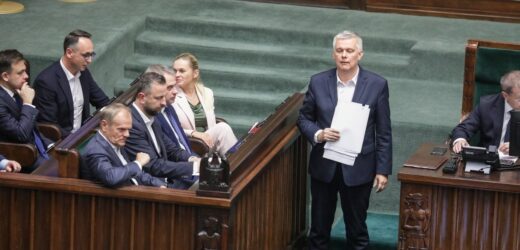 Siemoniak: Opowiadanie o setkach ofiar powodzi jest nie fair