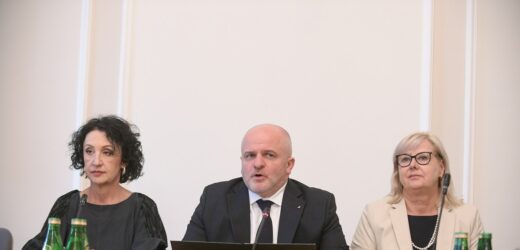 Burzliwe obrady sejmowej komisji. Posłowie PiS opuścili salę