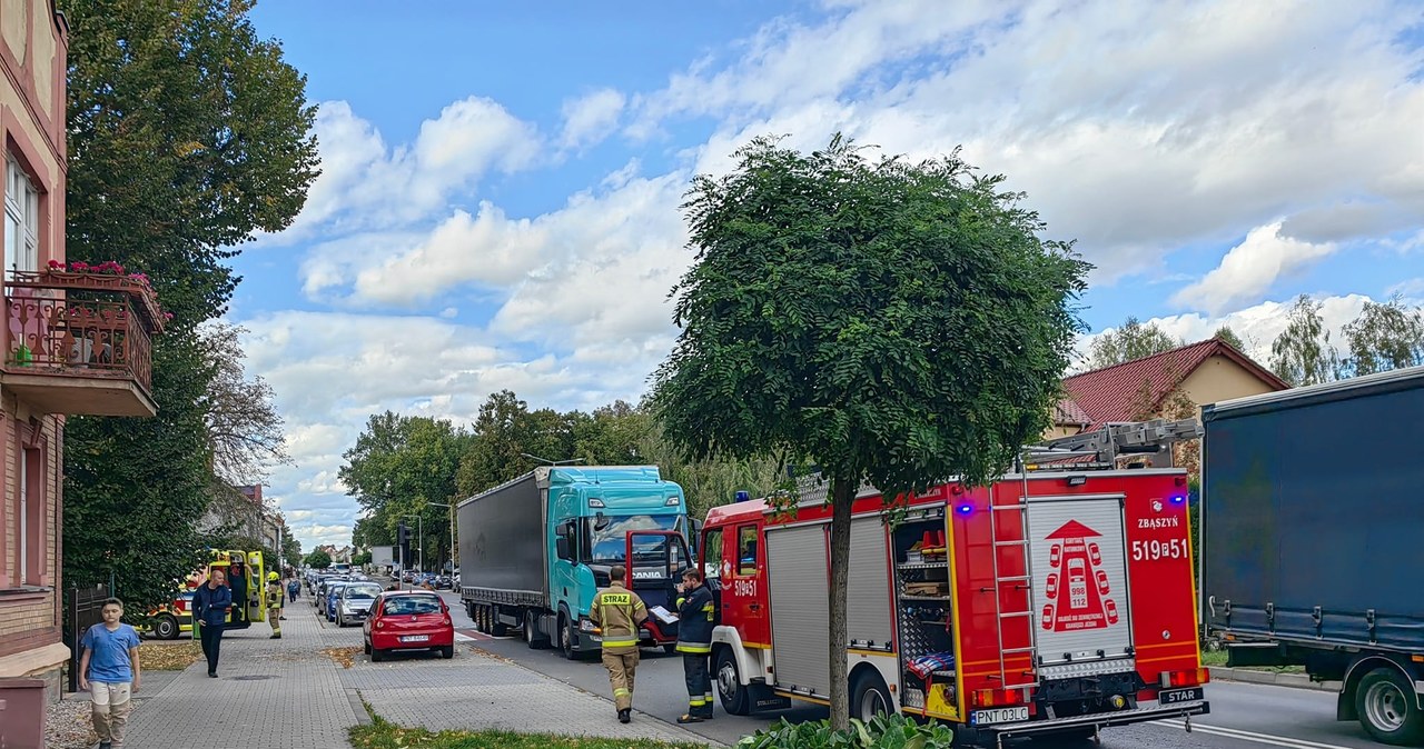 Matka z dzieckiem potrącona na przejściu. Ciężarówka wjechała na czerwonym świetle