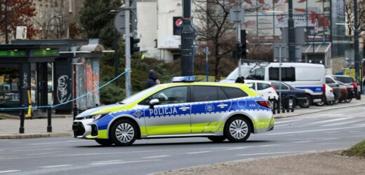 ​Brutalny atak na 90-letnią kobietę na przystanku w Warszawie