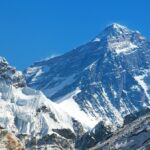 Mount Everest – najwyższa góra świata… jeszcze rośnie. I to za sprawą rzeki