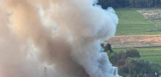Kłęby dymu nad Jordanowem. Płonie tartak