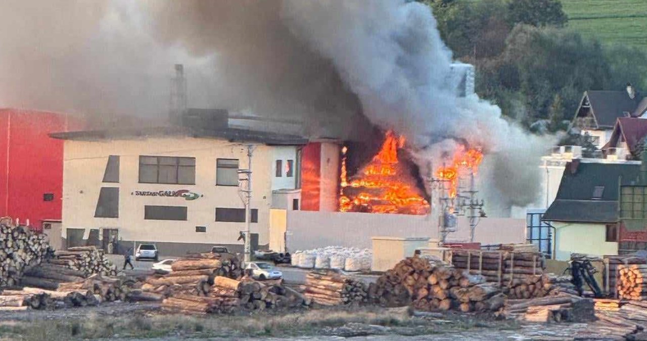 Kłęby dymu nad Jordanowem. Płonął tartak