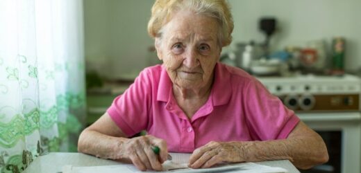 Podwyżka emerytur w 2025 roku. Na jaki przelew mogą liczyć seniorzy? Podano konkretne kwoty
