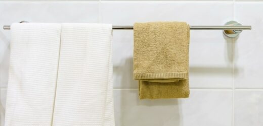 Nigdy nie trzymaj w łazience. Bakterie i grzyby mnożą się na potęgę