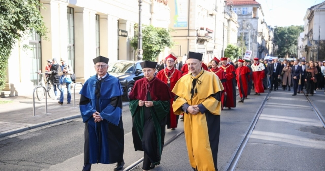 Orszak profesorski przeszedł ulicami Krakowa