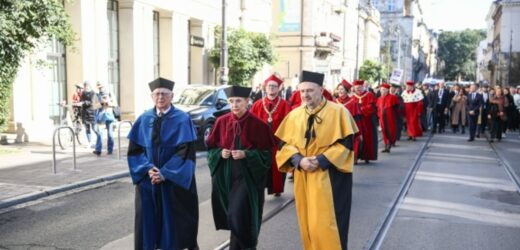 Orszak profesorów przeszedł ulicami Krakowa