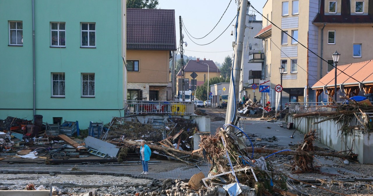 Oszuści w Lądku-Zdroju chcą wyłudzić wrażliwe dane od powodzian