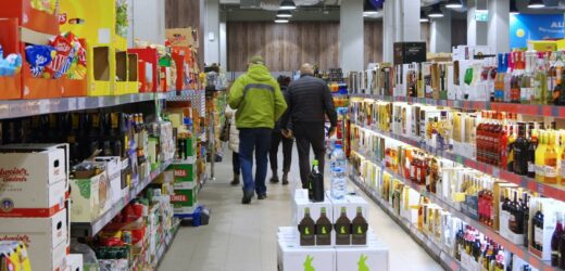 „Działaliśmy w sytuacji presji”. Rząd reaguje ws. saszetek z alkoholem