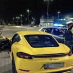 Jechał porsche bez uprawnień. Próbował zamienić się miejscami z dziewczyną