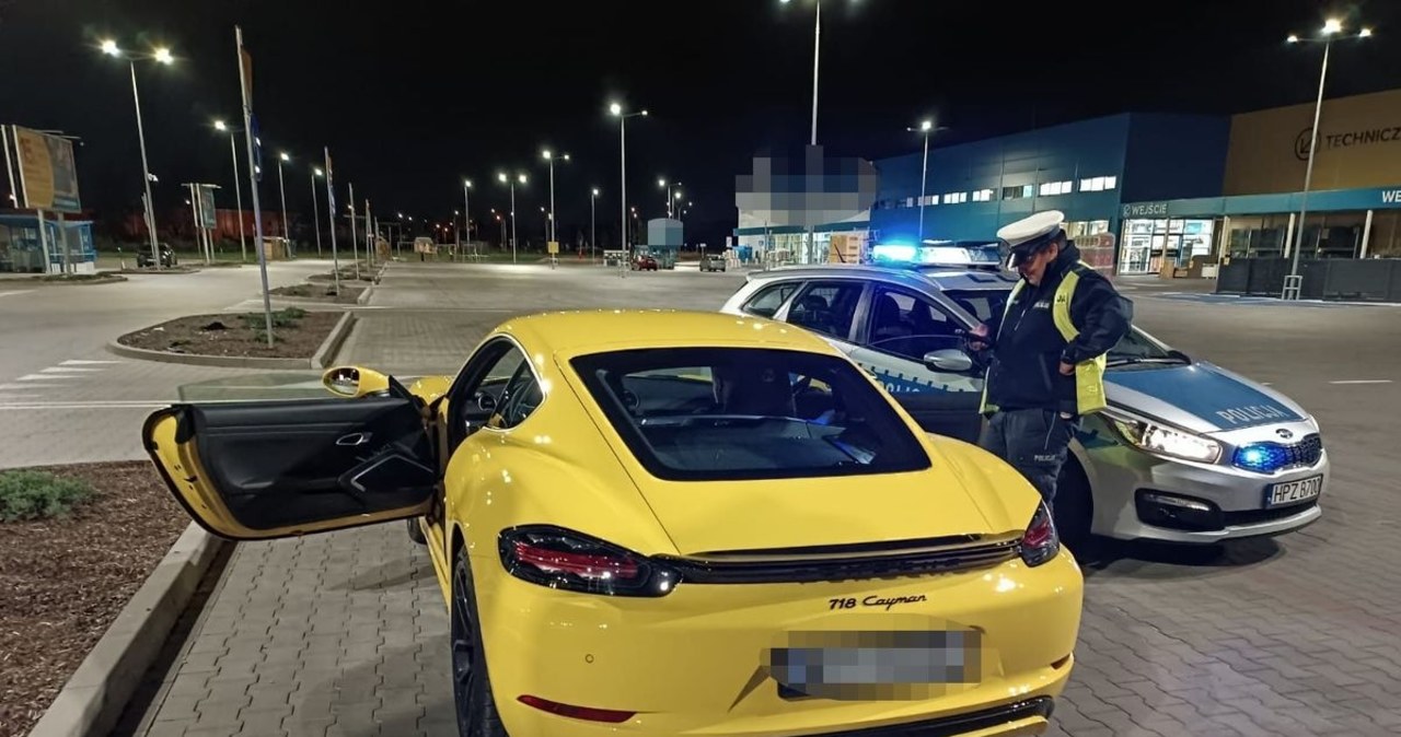 Jechał porsche bez uprawnień. Próbował zamienić się miejscami z dziewczyną