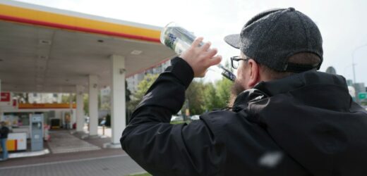 Brzózka: Należy wyeliminować alkohol ze stacji paliw