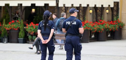 ​Najpierw zaczepiali przechodniów, potem pobili policjantów