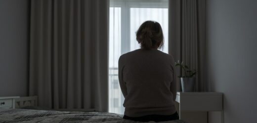 Babcia oskarżona o znęcanie się nad 3-miesięczną wnuczką. Dziecko nie żyje