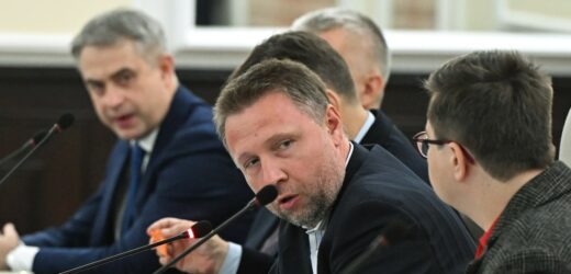 Kierwiński tłumaczy się z opóźnień w płatnościach dla poszkodowanych przez powódź