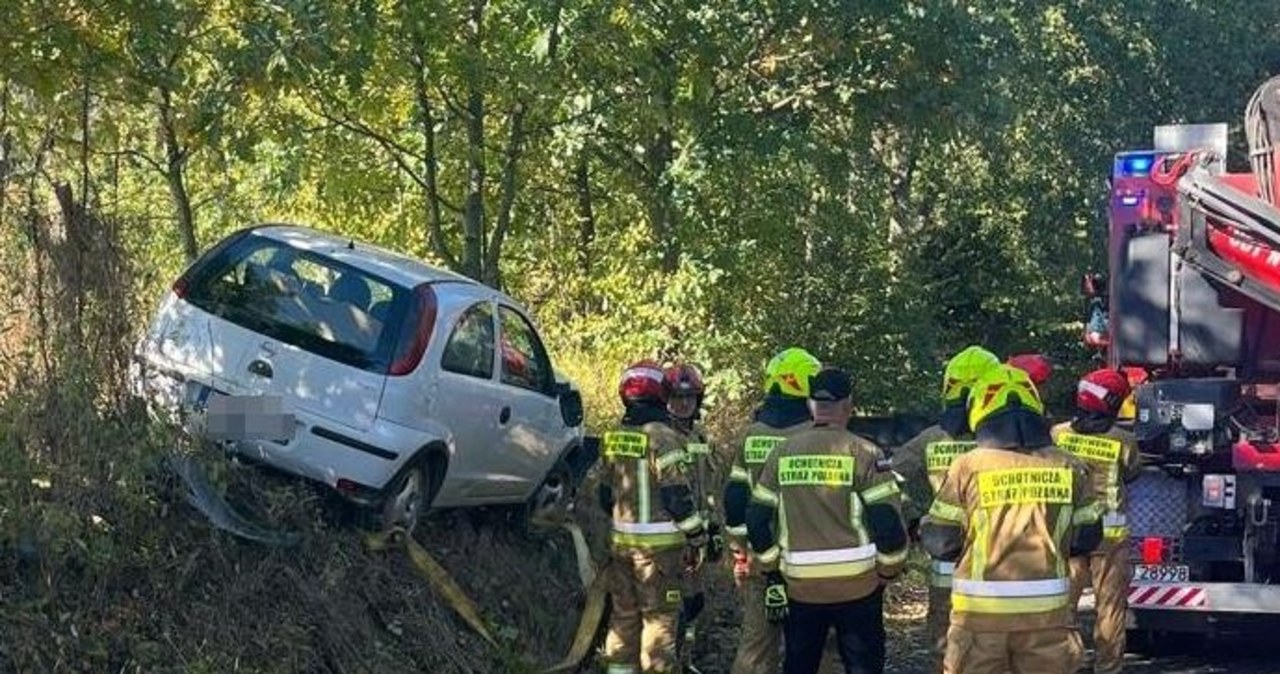 Pijana 27-latka zakończyła jazdę na drzewie