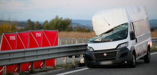 Tragiczny wypadek w Medyce. Bus uderzył w ciężarówkę