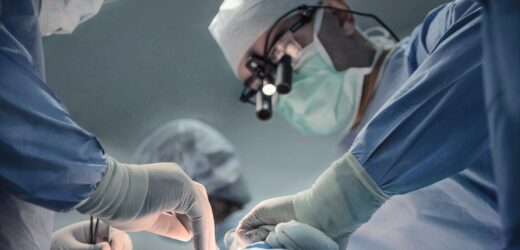 Wycięli pacjentowi półmetrowego guza. Żył z nim 5 lat