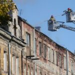 Pożar opuszczonej kamienicy w Warszawie. Ponad 60 strażaków w akcji