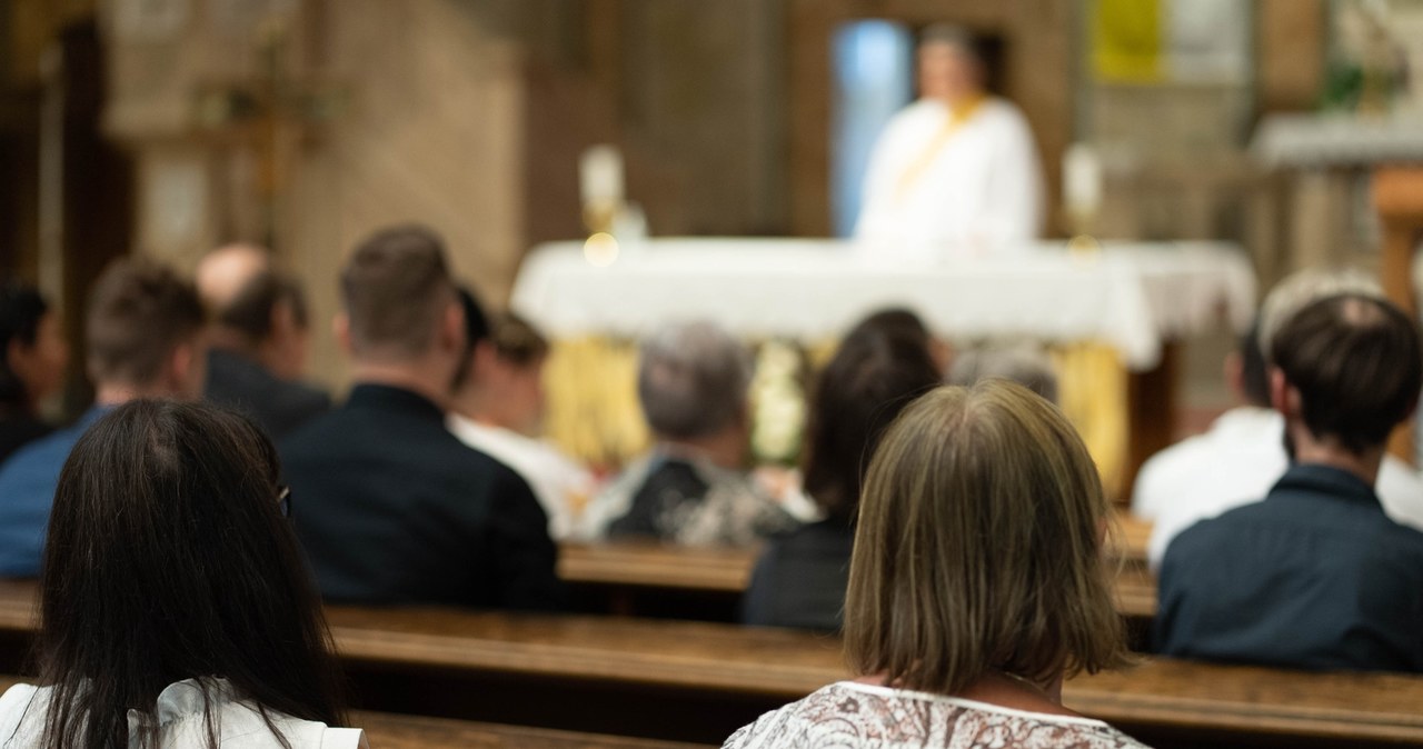 ​Ilu Polaków chodzi do kościoła? Trwa liczenie wiernych