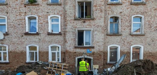 ​Żołnierze WOT sprzątali po powodzi, znaleźli worek z pieniędzmi