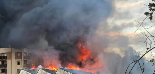 Ogromny pożar hali w centrum Sulechowa [ZDJĘCIA]