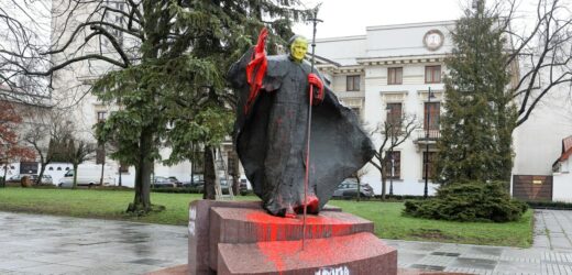 Oblał farbą pomnik Jana Pawła II. Usłyszał wyrok