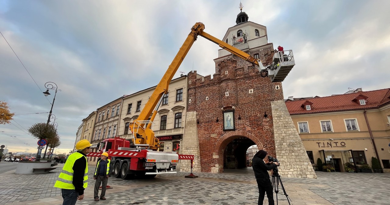 Zegary wracają na Bramę Krakowską i tym razem będą wskazywać właściwy czas