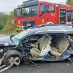 O włos od tragedii. Młody kierowca audi uderzył czołowo w ciężarówkę