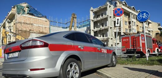 Pękła ściana bloku w Warszawie. Ewakuacja mieszkańców
