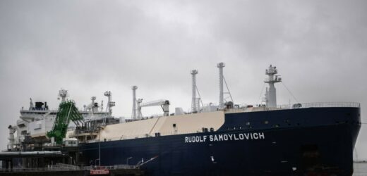 Cuchnący ślad rosyjskich statków floty cieni. Katastrofa wisi na włosku