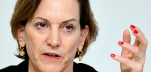 Applebaum odbiera nagrodę, krytykuje niemiecki pacyfizm i opowiada się za pomocą Ukrainie