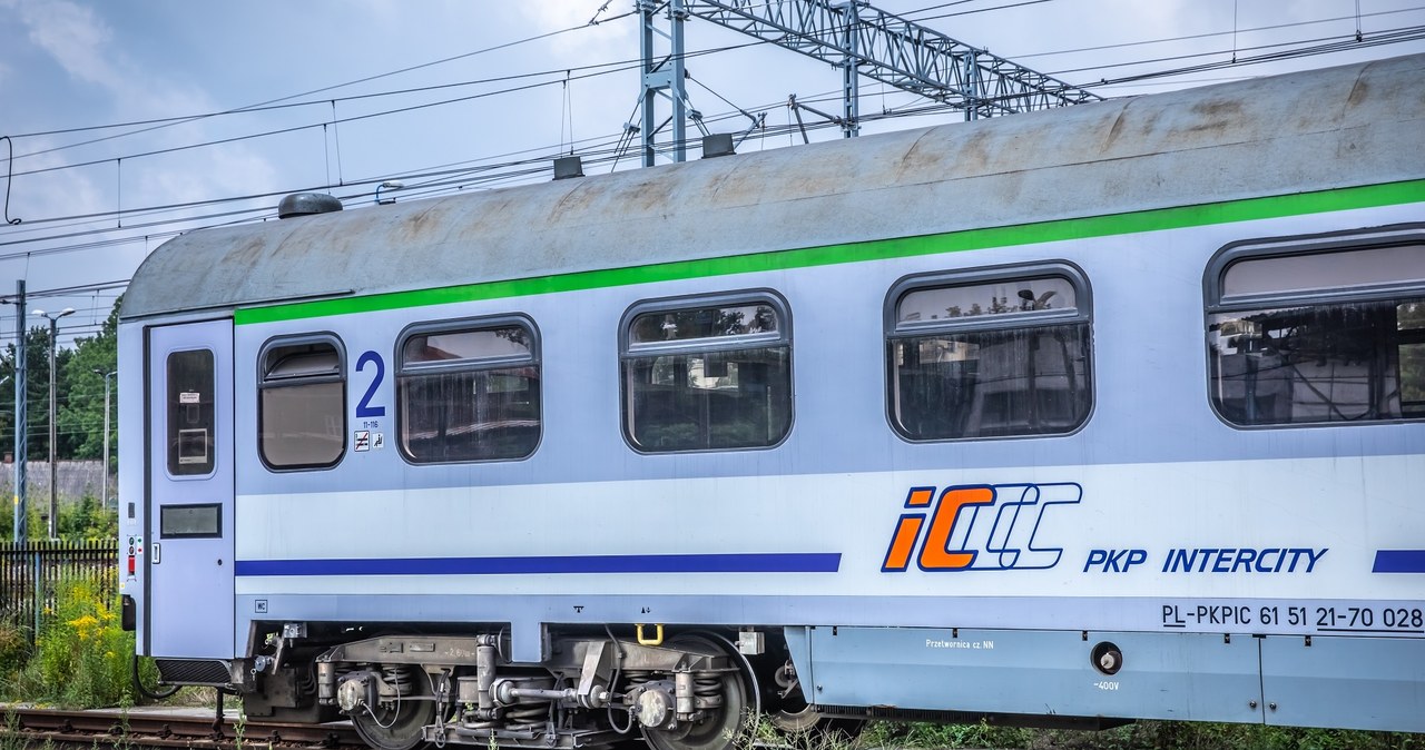 Pociąg Intercity na niewłaściwym torze. 400 pasażerów w środku