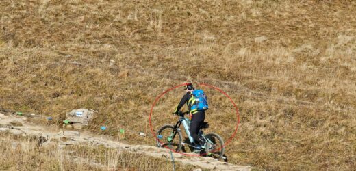 Rowerem na Giewont. Straż TPN chce ustalić dane mężczyzny [ZDJĘCIA I FILMY]
