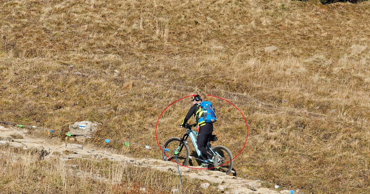 Rowerem na Giewont. Straż TPN chce ustalić dane mężczyzny [ZDJĘCIA I FILMY]