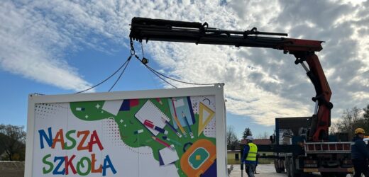Krajobraz po powodzi: W Żelaźnie w kilka dni powstanie szkoła modułowa