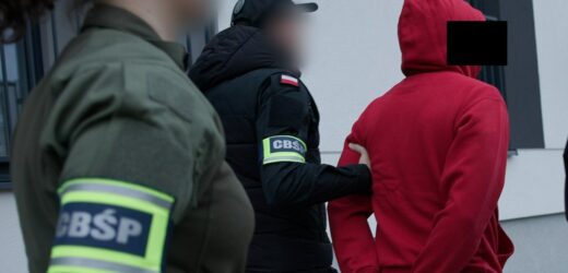 Uderzenie w grupę oszustów „na wnuczka”. 32 osoby zatrzymane