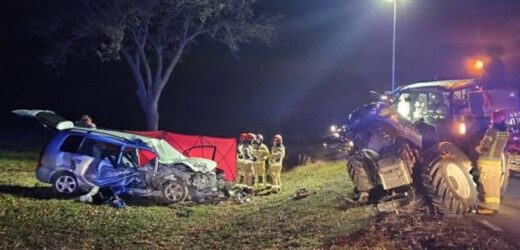 Policja poszukuje świadków wypadku. Auto zderzyło się z ciągnikiem