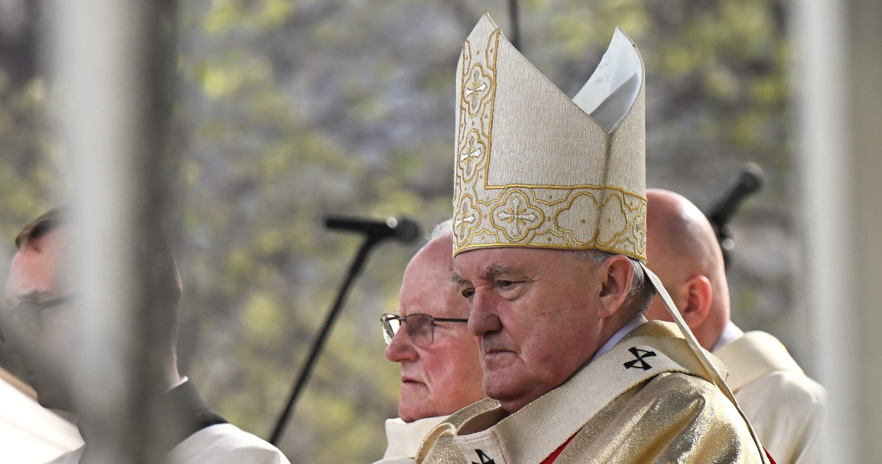 Zaskakujące słowa kard. Nycza o związkach partnerskich. Archidiecezja je prostuje