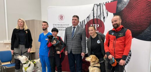Uniwersytet Przyrodniczy we Wrocławiu zapewnia psom ratowniczym darmową opiekę