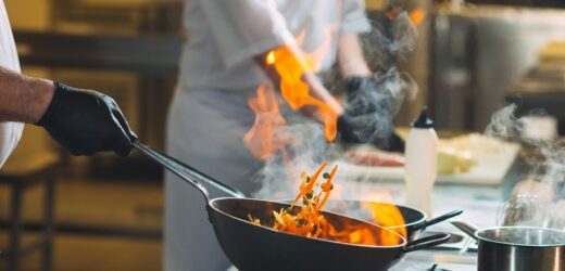 Szokujące sceny w restauracji. Szef kuchni zaatakował niezadowolonego klienta
