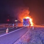 Nocny pożar dźwigu i blokada na A1