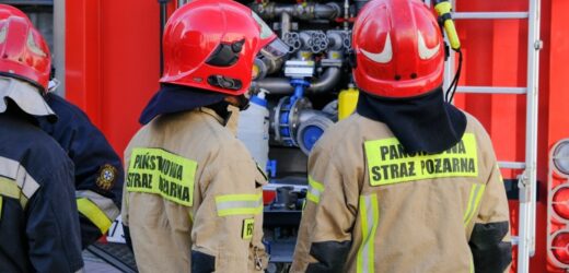 Pożar w czerskiej kamienicy. 1 osoba nie żyje, 15 ewakuowano